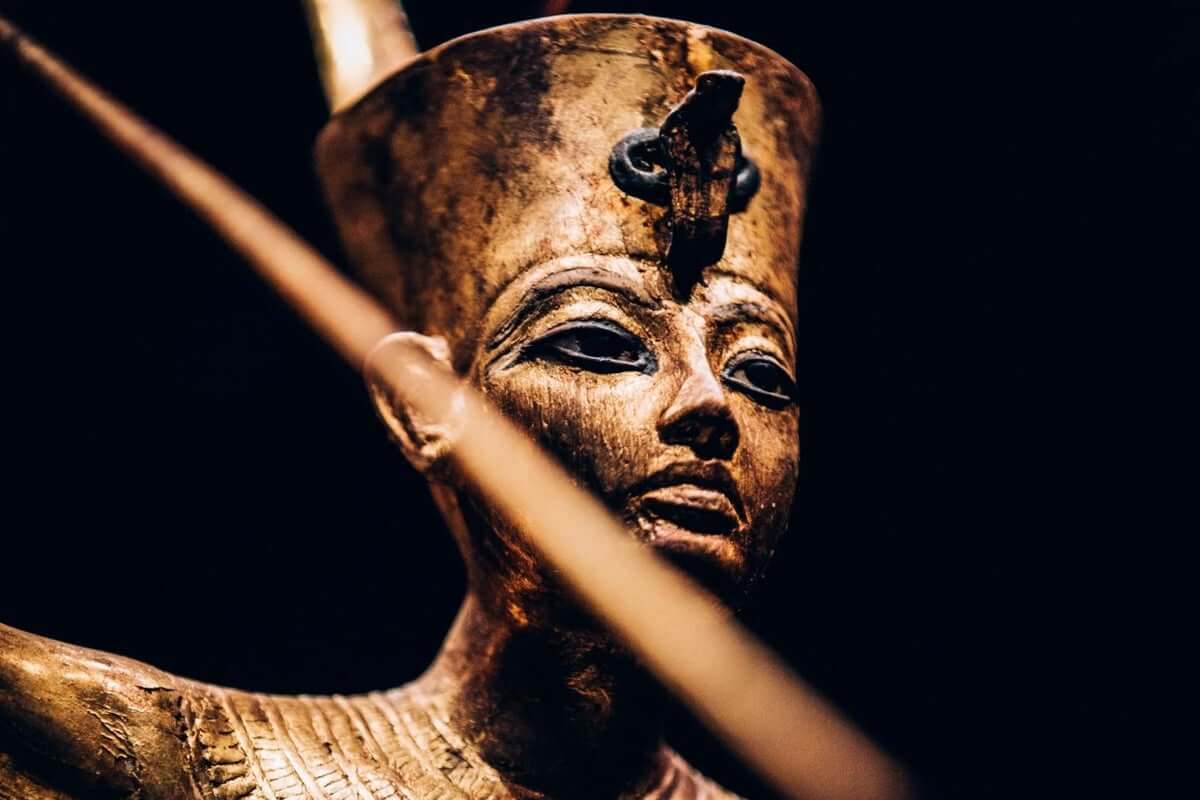 «чёткий срез древнеегипетской жизни»: почему гробница тутанхамона стала одним из крупнейших археологических открытий