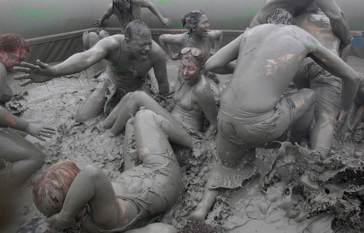 голая женская борьба в грязи фото 9