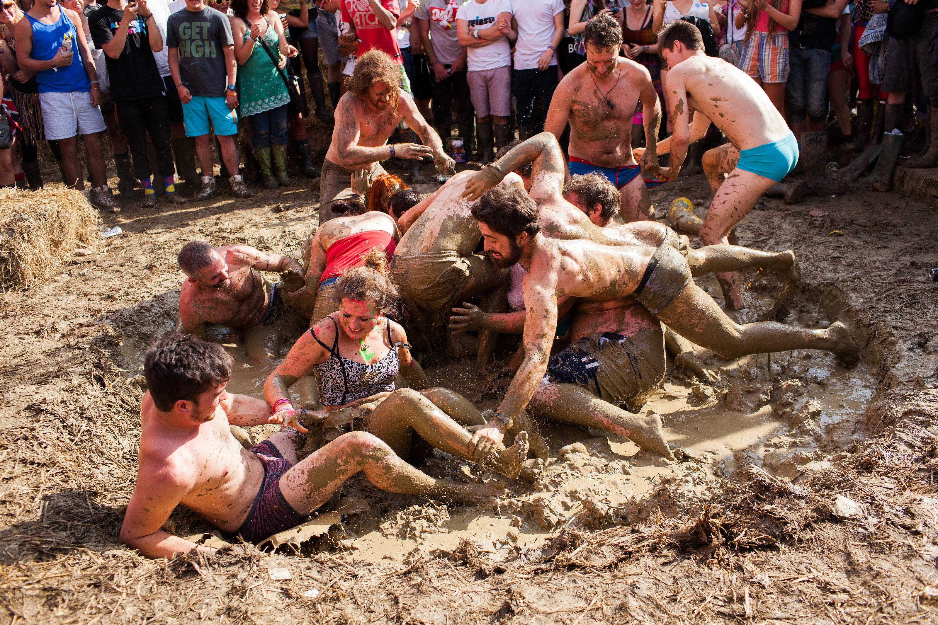 голая женская борьба в грязи фото 108