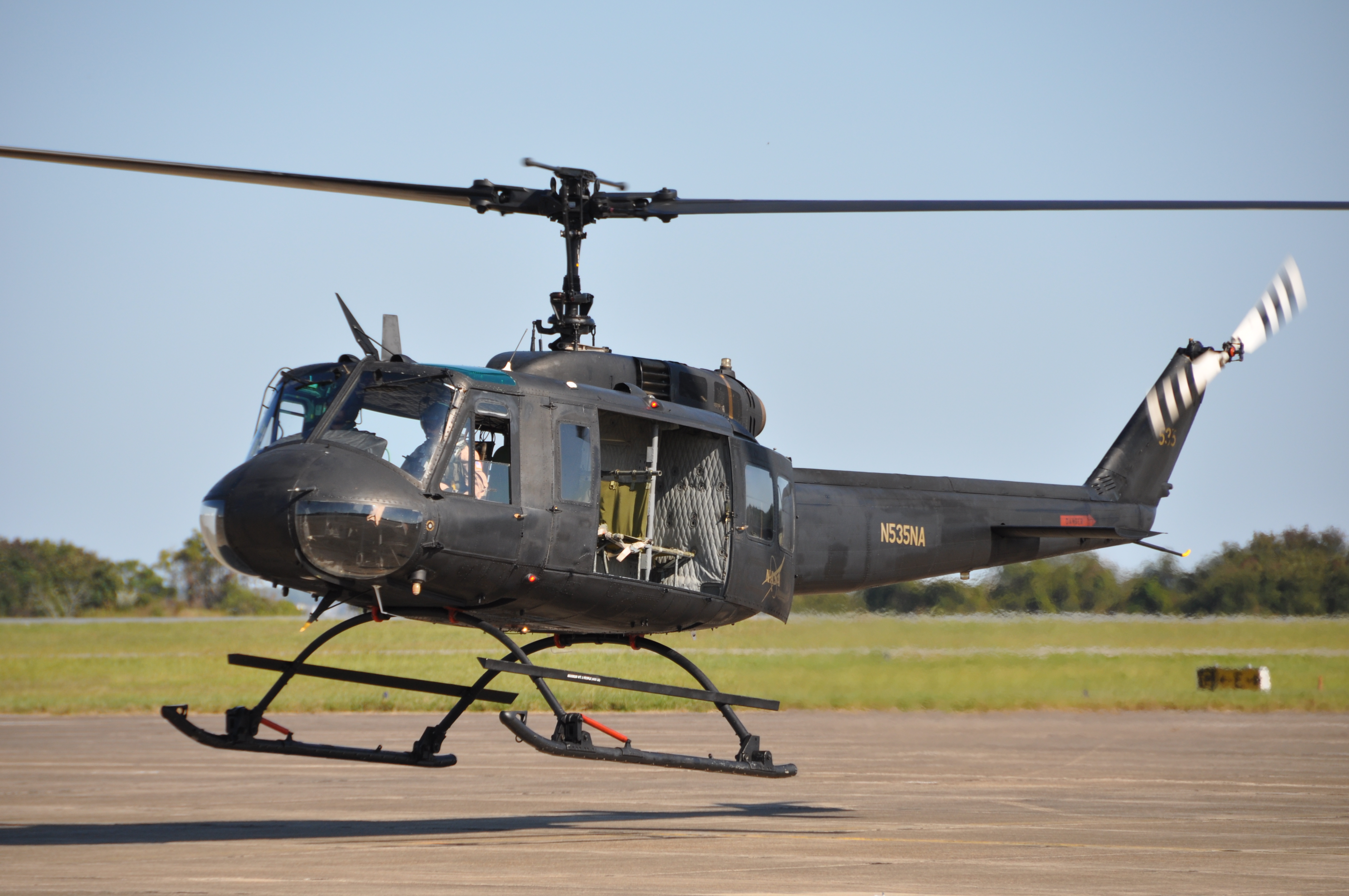 Вертолет для наблюдения за светом - light observation helicopter