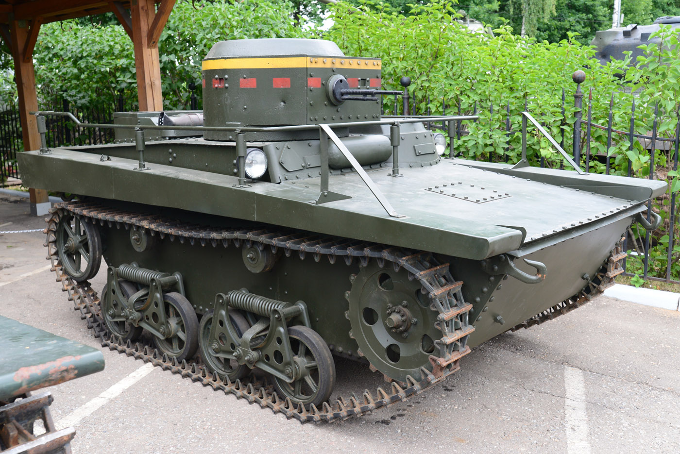 Танк 400 москва. Танк т-37а. Т-37 танк СССР. Т-37 танкетка т 37. Т-37а — Советский малый плавающий танк.