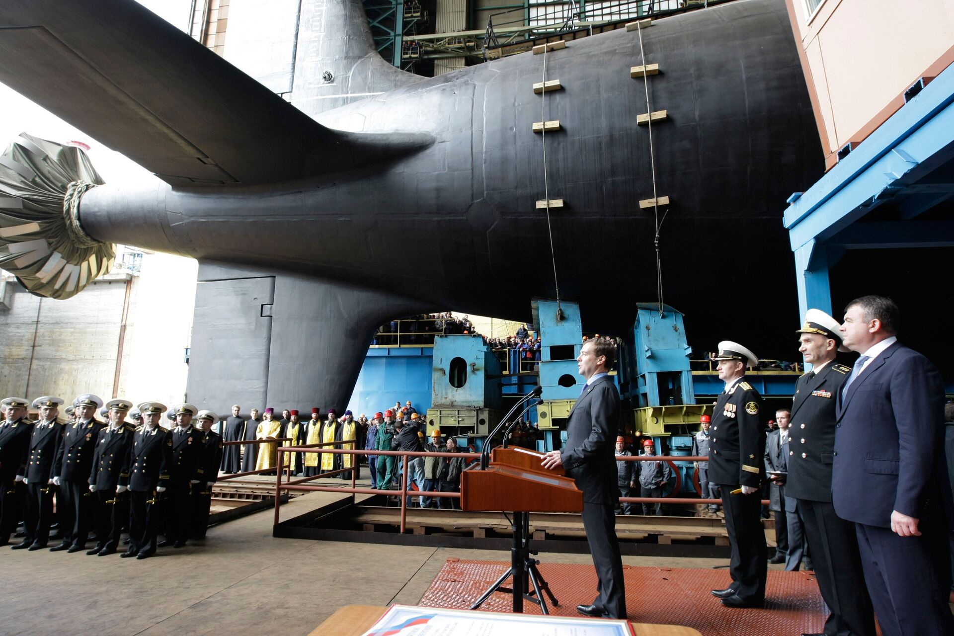 Производство атомных лодок. Атомные подводные лодки Северодвинск. Атомная подводная лодка Северодвинск. Севмаш Северодвинск подводная лодка. Многоцелевая атомная подводная лодка «Северодвинск».