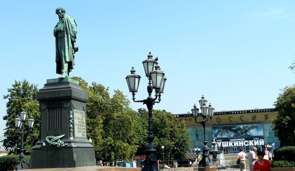 Памятник пушкину на пушкинской площади в москве