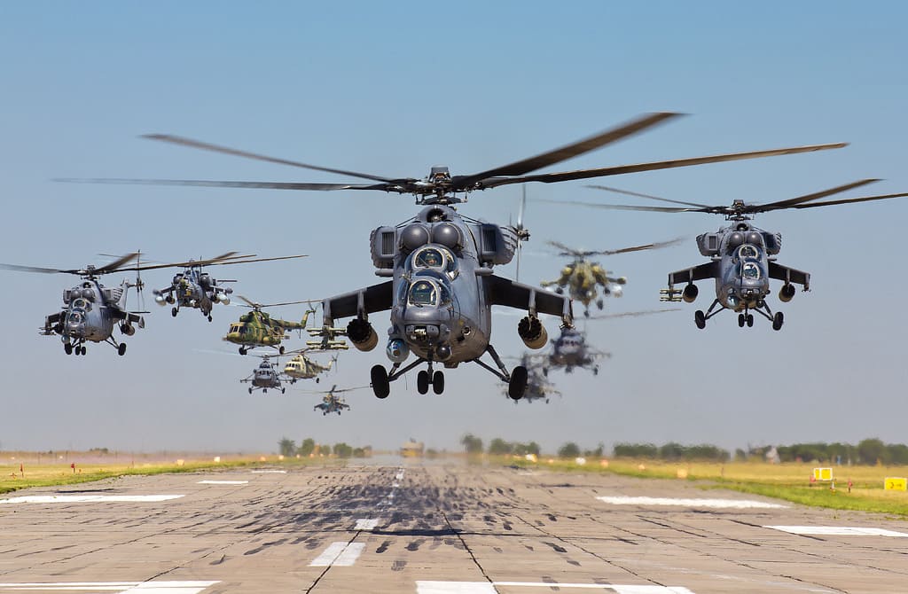 Многие вертолетные полки и отдельные эскадрильи ВВС, армейской авиации, авиации внутренних и пограничных войск Российской Федерации укомплектованы транспортно-десантными вертолетами Ми-8 различных модификаций